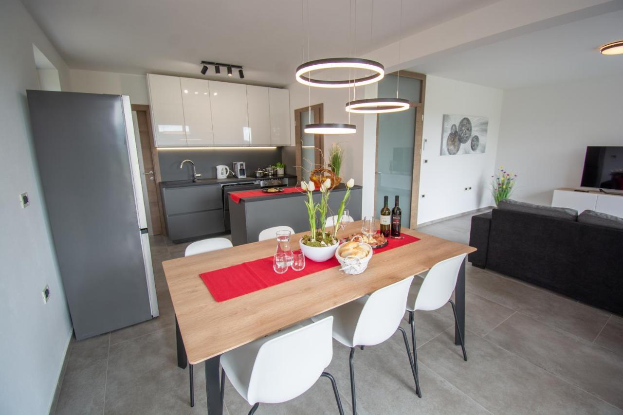 Holiday House Oljka Kobdilj 外观 照片